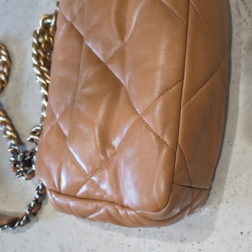 CHANEL 19 Medium Tan Quilted Leather Bag - Picture 7 of 11
